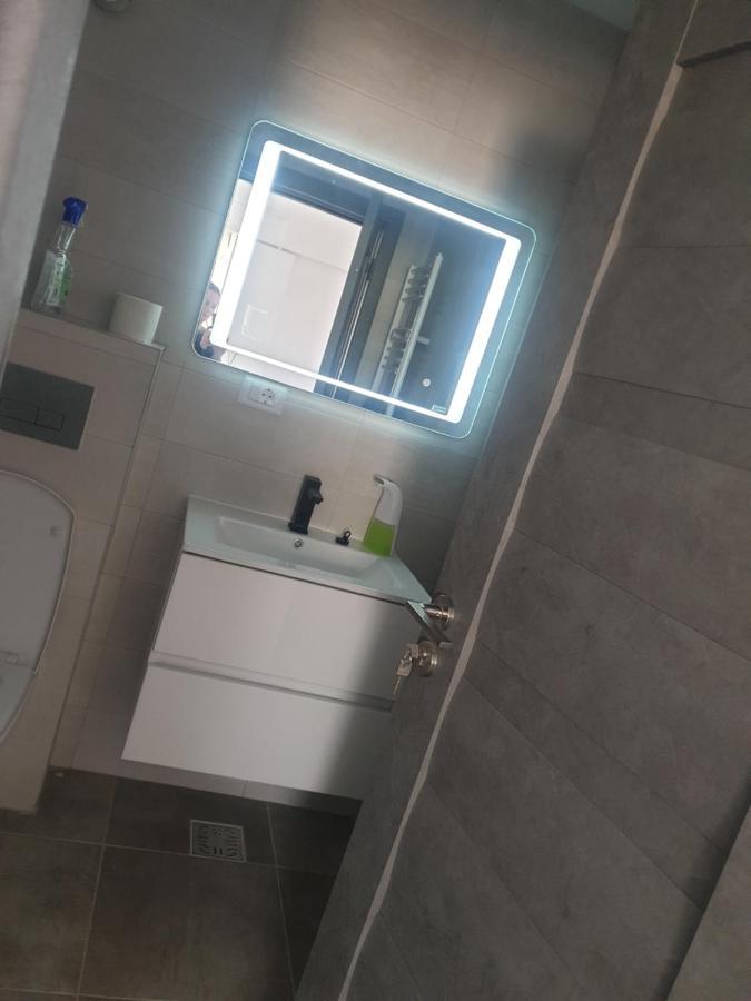 Apartament Dem Radulescu Langa Strand Ramnicu Valcea Exterior photo