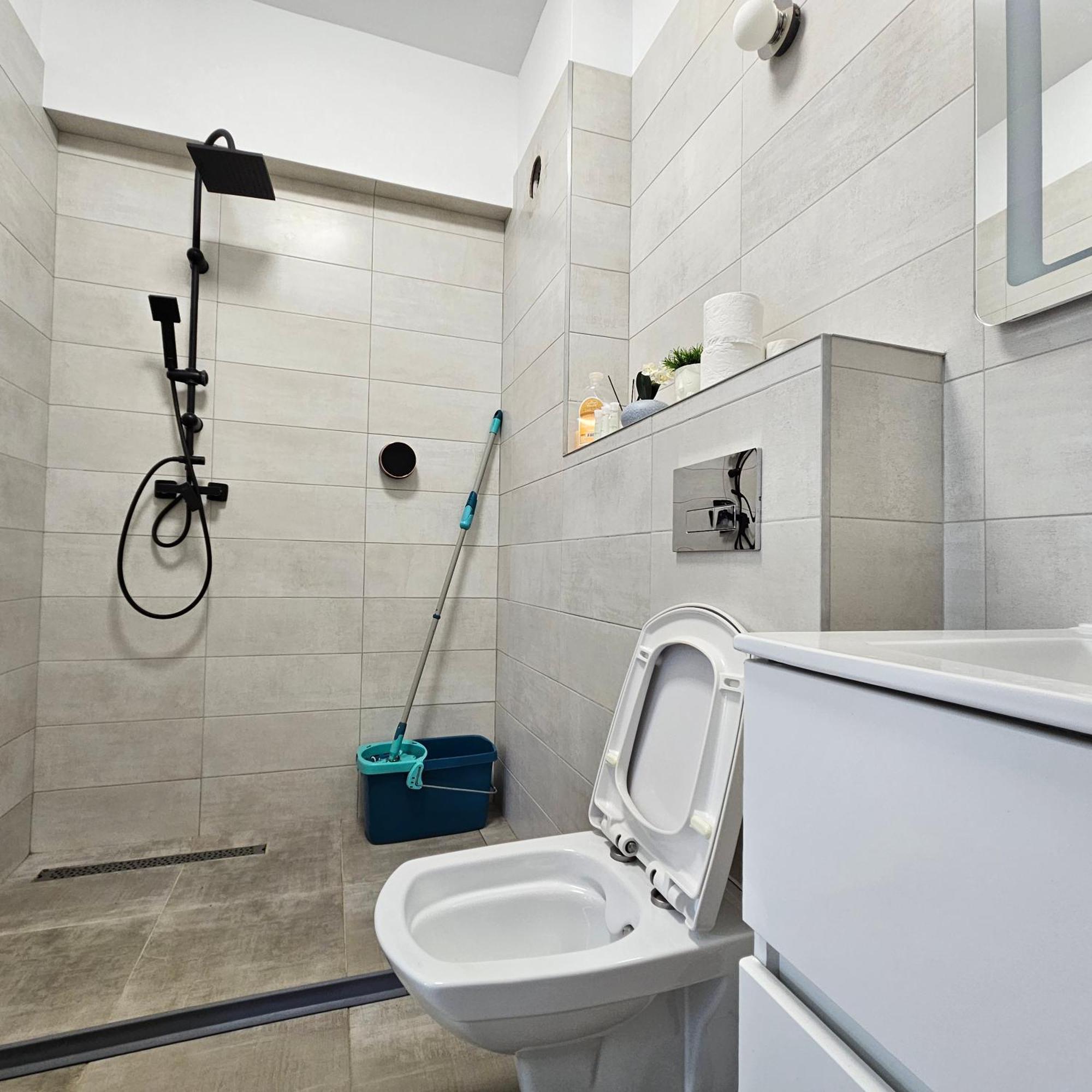 Apartament Dem Radulescu Langa Strand Ramnicu Valcea Exterior photo